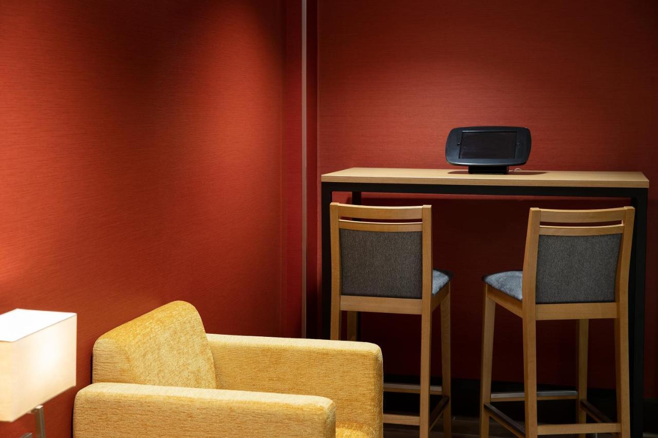 Ramada By Wyndham Leeds East Ξενοδοχείο Εξωτερικό φωτογραφία