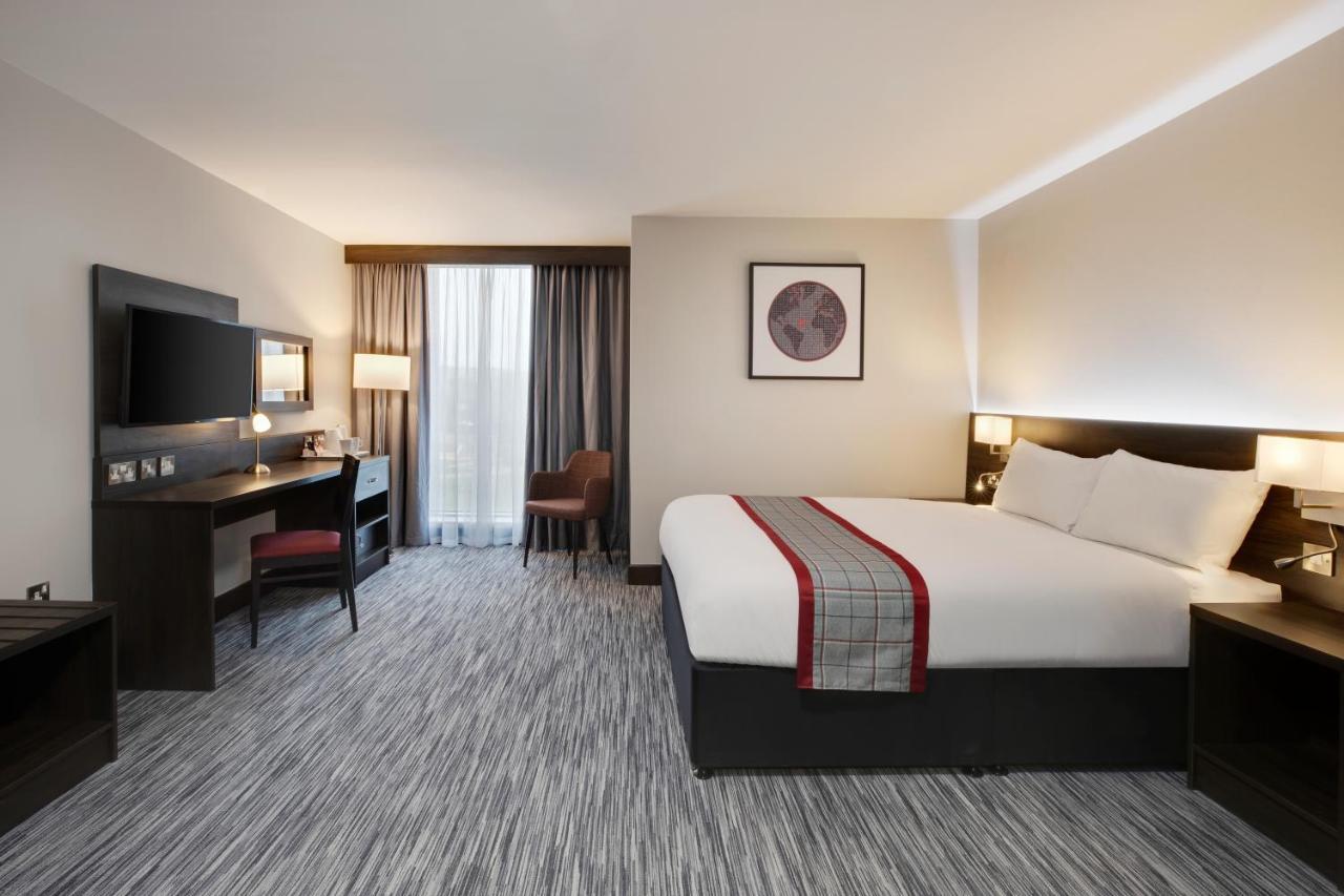 Ramada By Wyndham Leeds East Ξενοδοχείο Εξωτερικό φωτογραφία