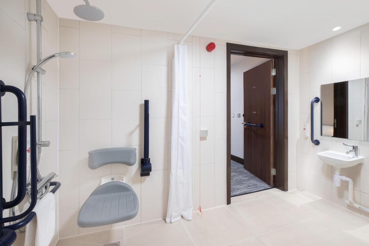 Ramada By Wyndham Leeds East Ξενοδοχείο Εξωτερικό φωτογραφία