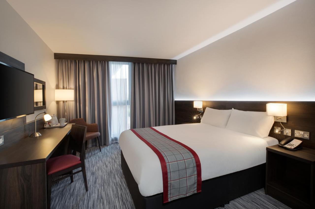 Ramada By Wyndham Leeds East Ξενοδοχείο Εξωτερικό φωτογραφία
