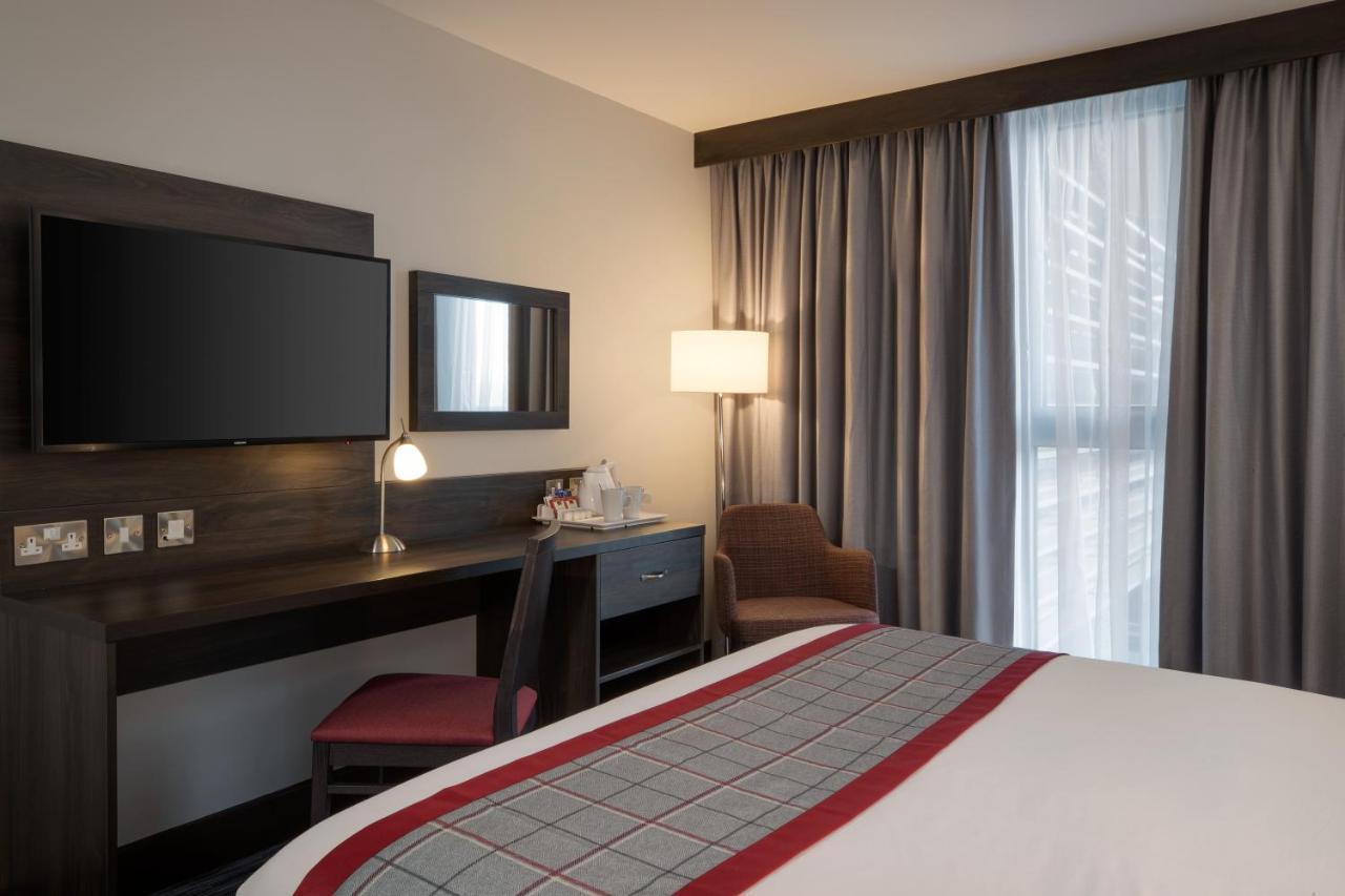 Ramada By Wyndham Leeds East Ξενοδοχείο Εξωτερικό φωτογραφία