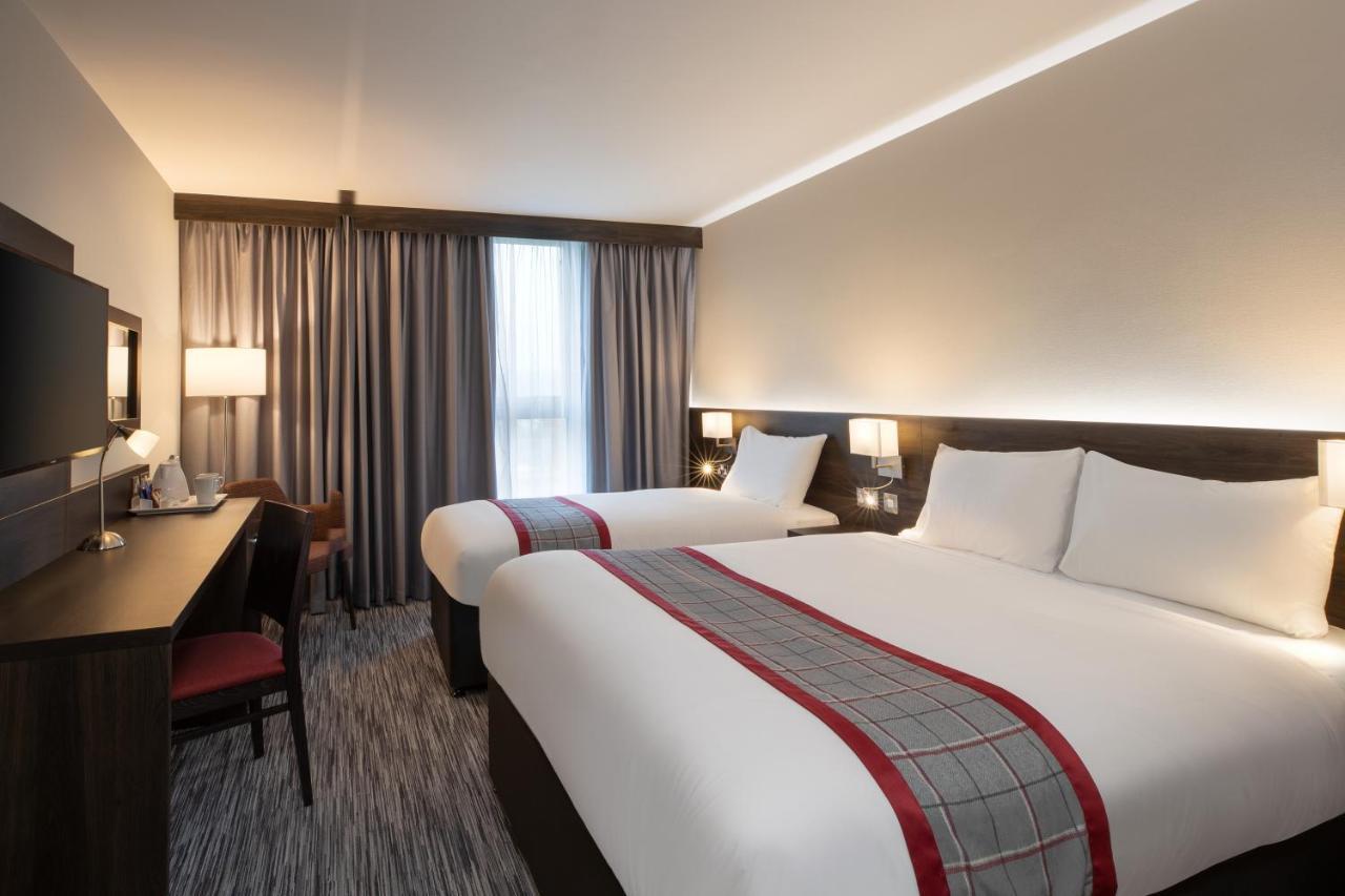 Ramada By Wyndham Leeds East Ξενοδοχείο Εξωτερικό φωτογραφία