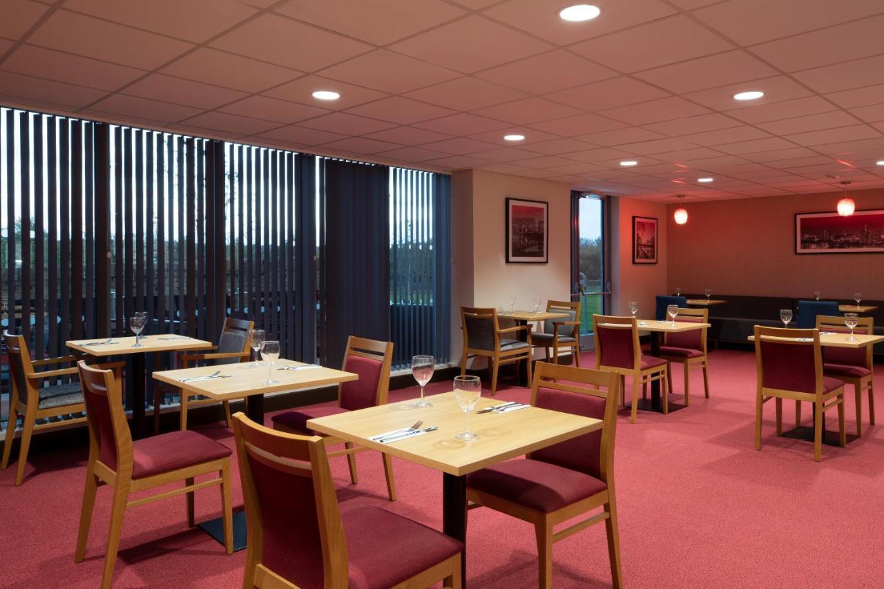 Ramada By Wyndham Leeds East Ξενοδοχείο Εξωτερικό φωτογραφία