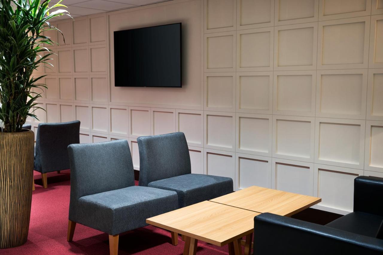 Ramada By Wyndham Leeds East Ξενοδοχείο Εξωτερικό φωτογραφία