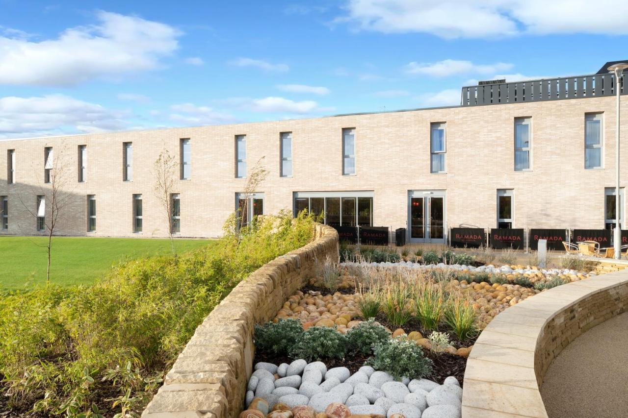 Ramada By Wyndham Leeds East Ξενοδοχείο Εξωτερικό φωτογραφία