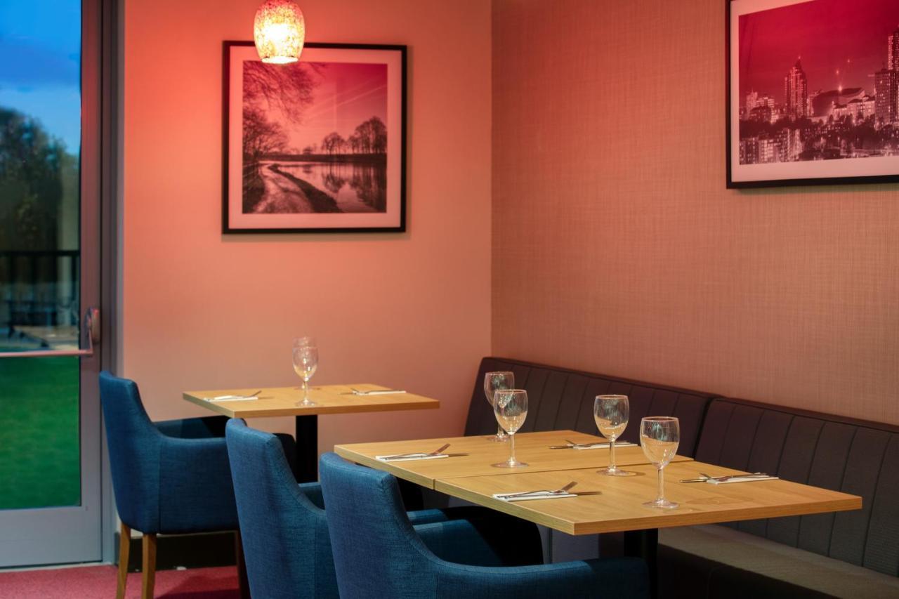 Ramada By Wyndham Leeds East Ξενοδοχείο Εξωτερικό φωτογραφία