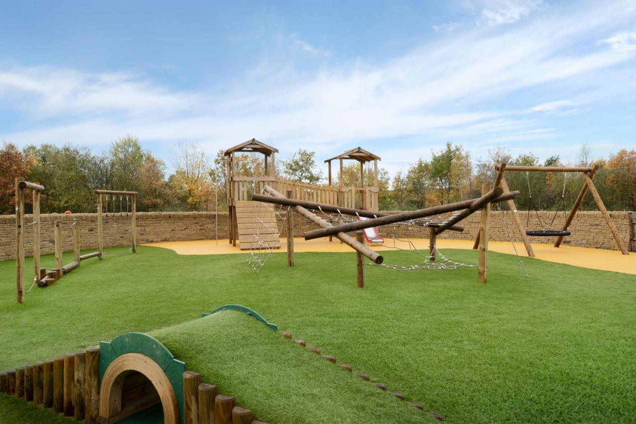 Ramada By Wyndham Leeds East Ξενοδοχείο Εξωτερικό φωτογραφία