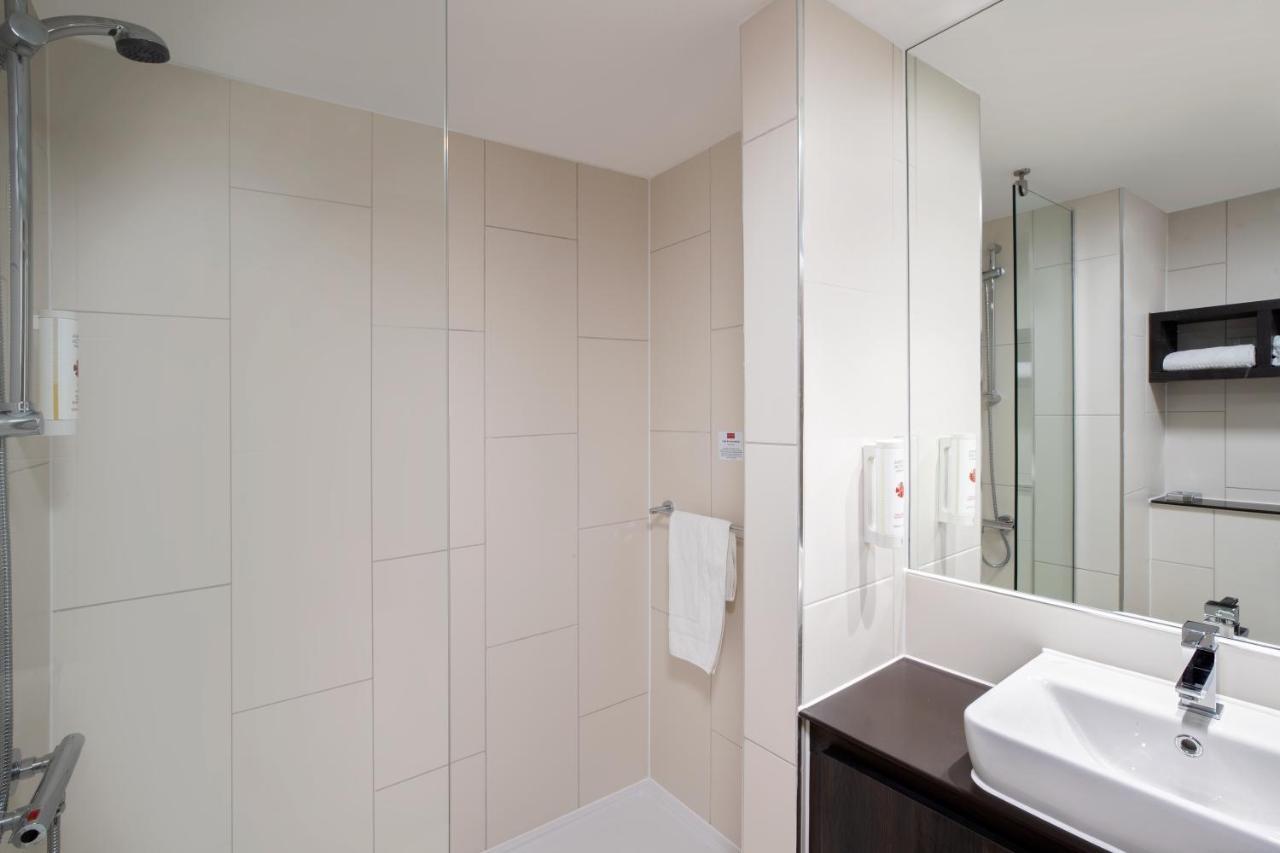 Ramada By Wyndham Leeds East Ξενοδοχείο Εξωτερικό φωτογραφία