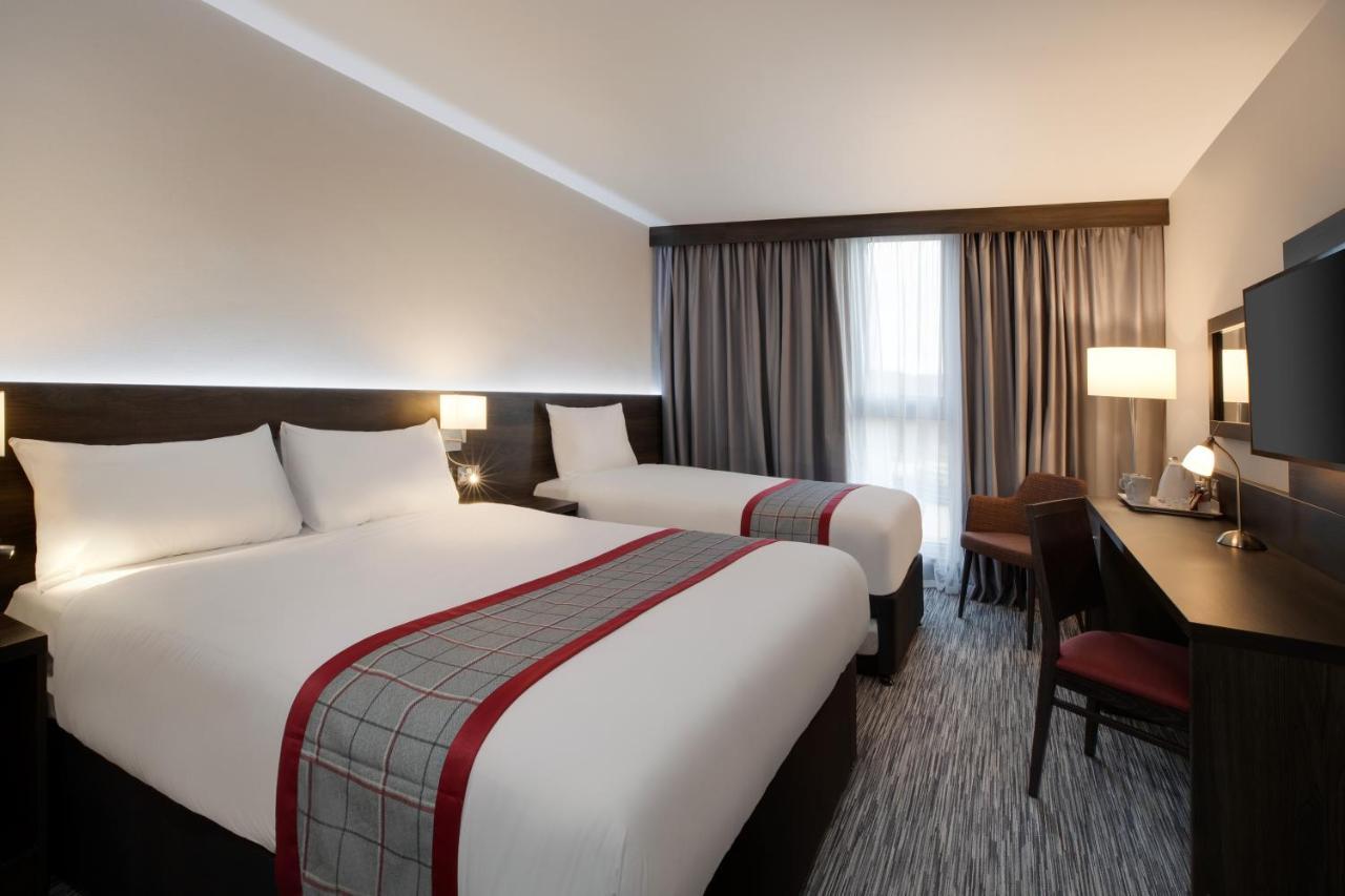 Ramada By Wyndham Leeds East Ξενοδοχείο Εξωτερικό φωτογραφία