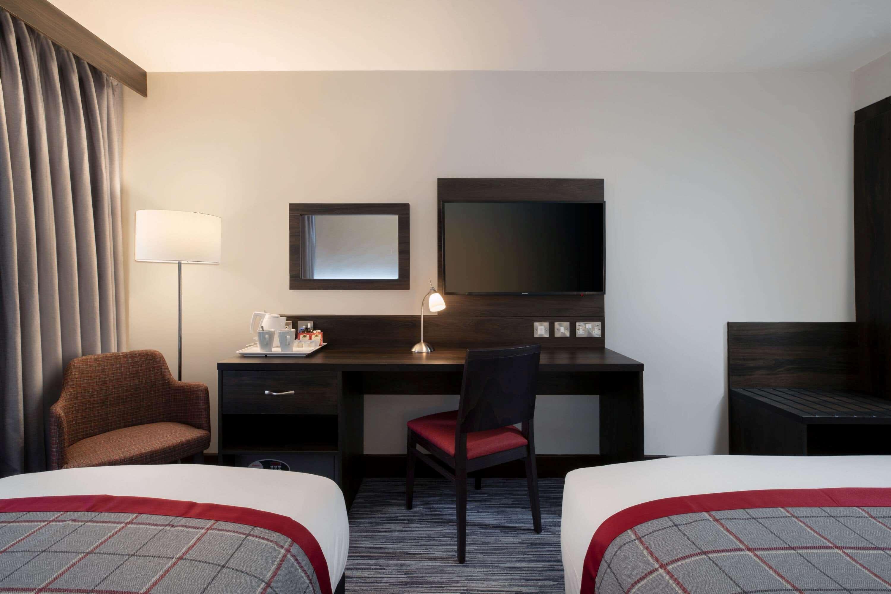 Ramada By Wyndham Leeds East Ξενοδοχείο Εξωτερικό φωτογραφία