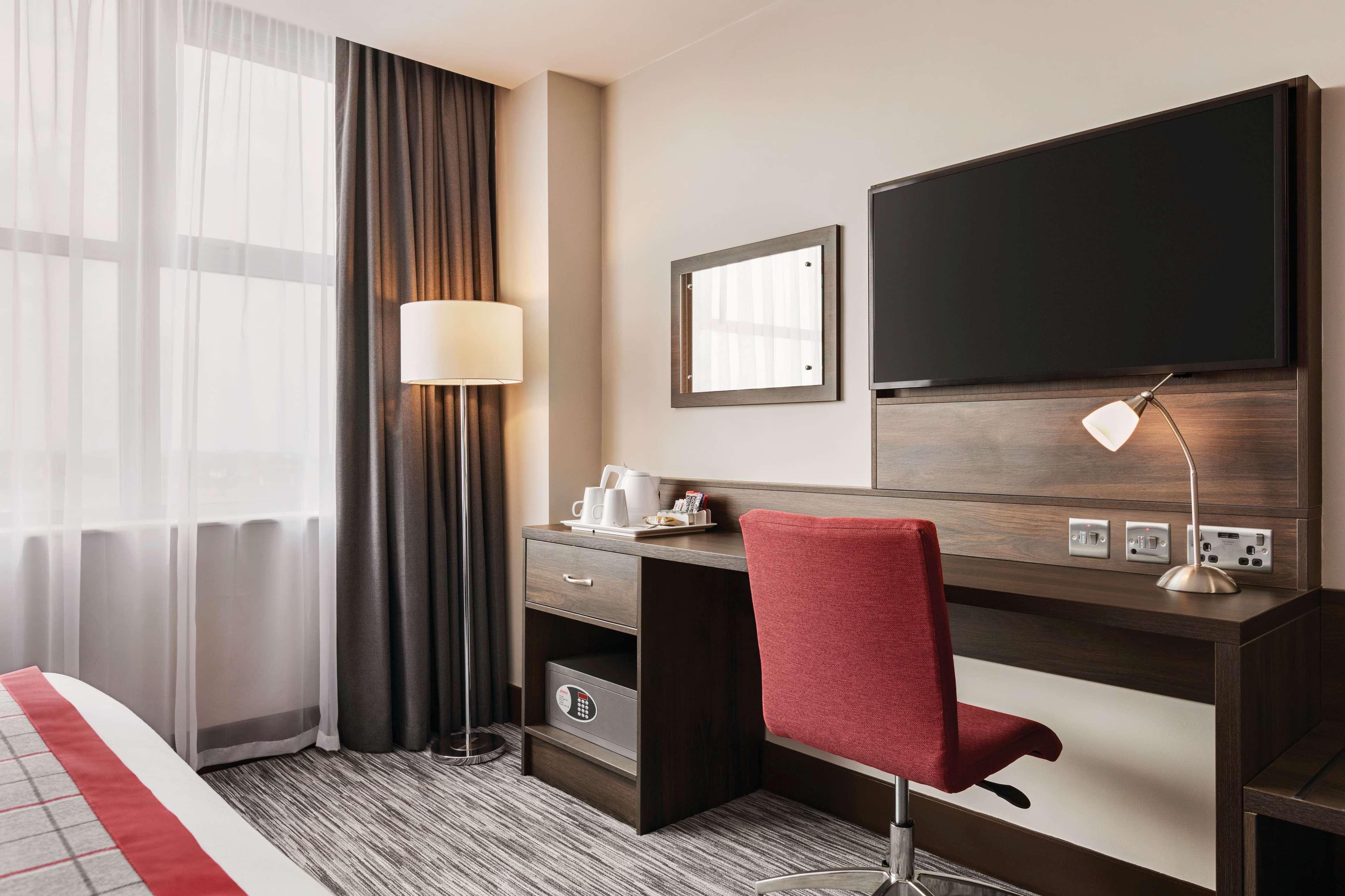 Ramada By Wyndham Leeds East Ξενοδοχείο Εξωτερικό φωτογραφία
